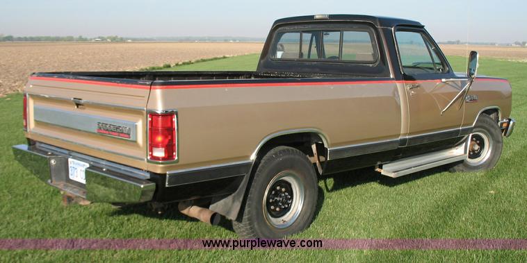 image for item 1500 1990 Dodge Ram D-250 LE pickup truck