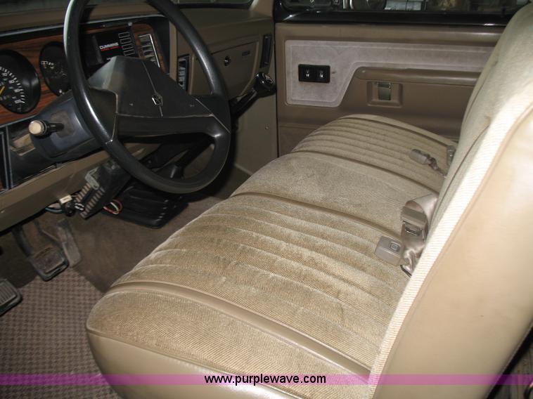 image for item 1500 1990 Dodge Ram D-250 LE pickup truck