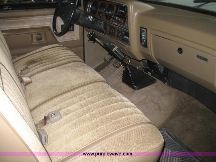 image for item 1500 1990 Dodge Ram D-250 LE pickup truck