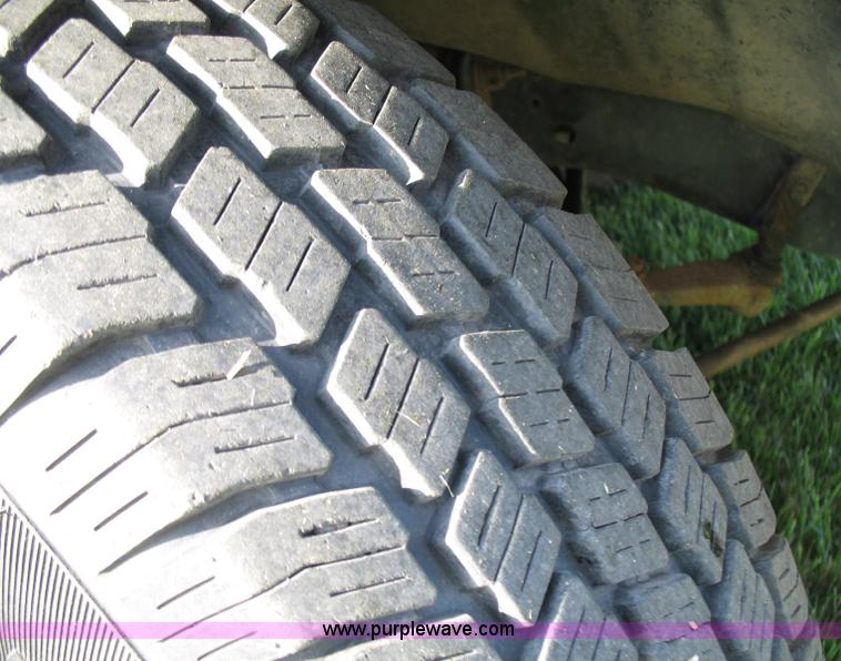 image for item 1500 1990 Dodge Ram D-250 LE pickup truck