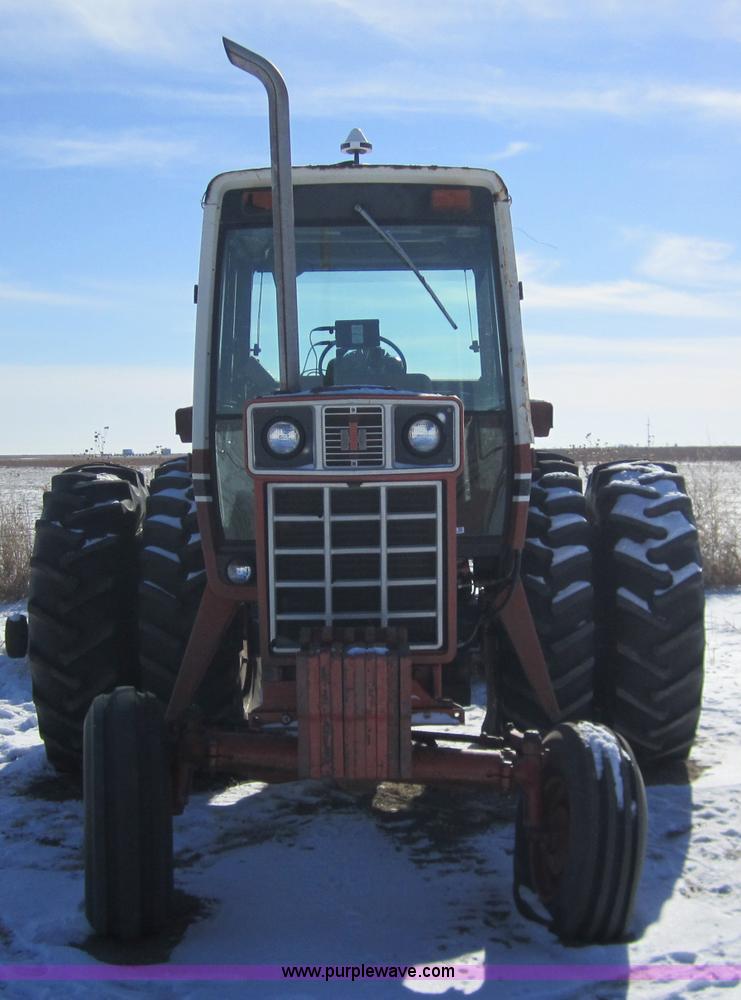 image for item 3261 1980 International F986 tractor