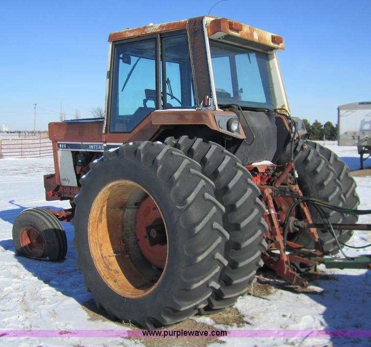 image for item 3261 1980 International F986 tractor