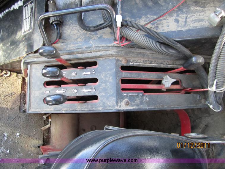 image for item 3261 1980 International F986 tractor