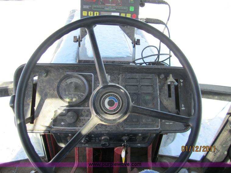 image for item 3261 1980 International F986 tractor