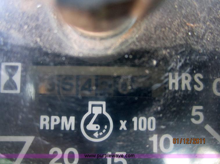 image for item 3261 1980 International F986 tractor