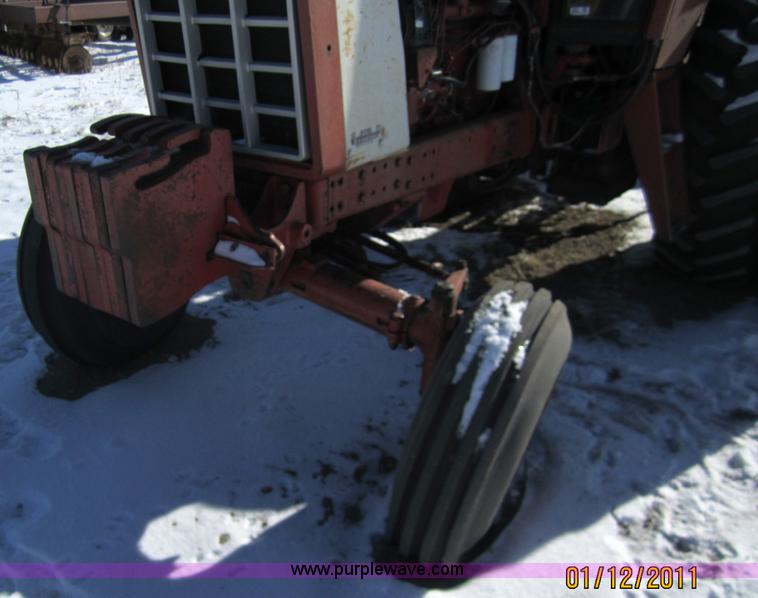 image for item 3261 1980 International F986 tractor