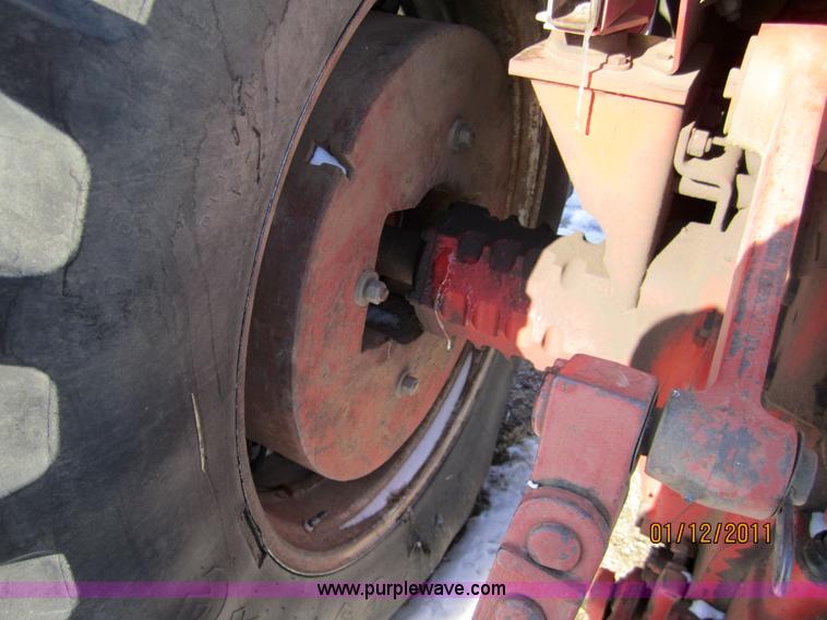 image for item 3261 1980 International F986 tractor