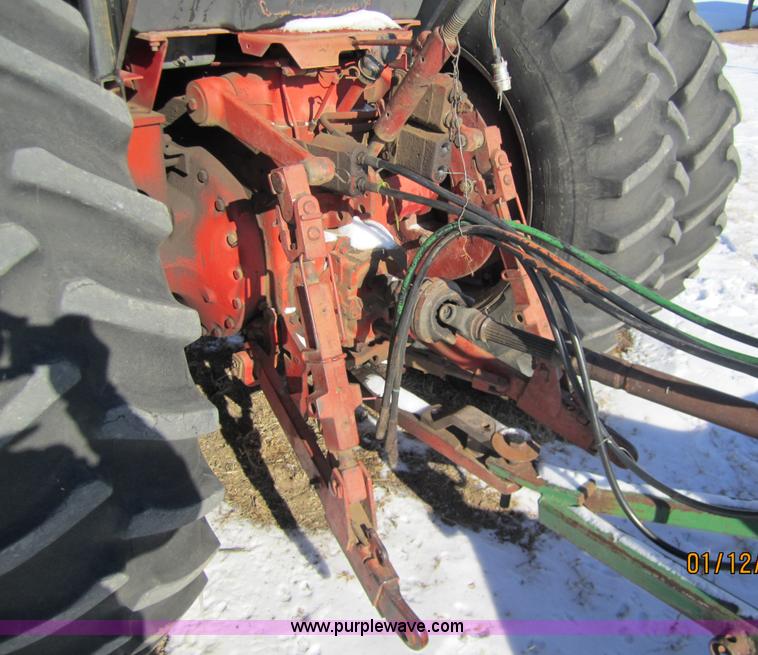 image for item 3261 1980 International F986 tractor