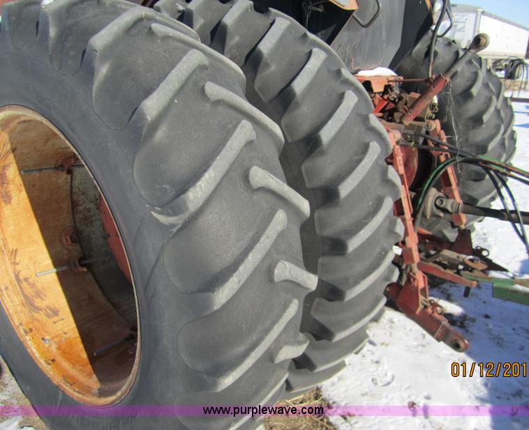 image for item 3261 1980 International F986 tractor