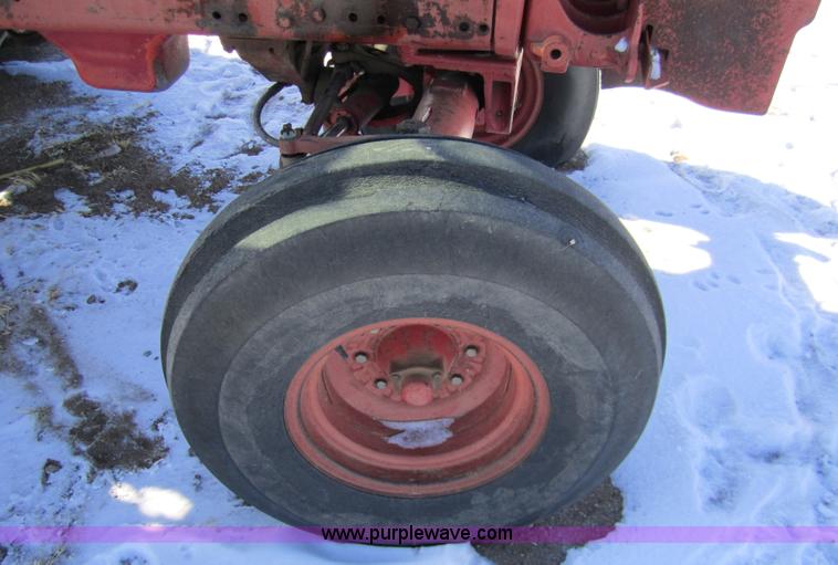 image for item 3261 1980 International F986 tractor
