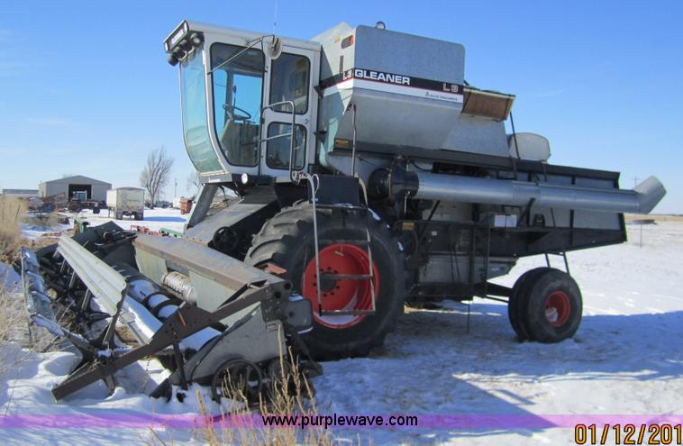 image for item 3262 1983 Gleaner L3 combine