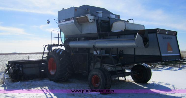 image for item 3262 1983 Gleaner L3 combine