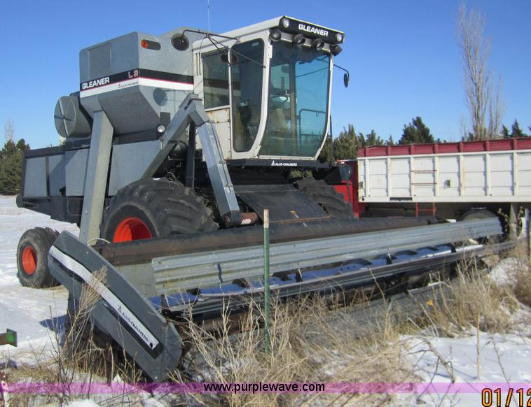 image for item 3262 1983 Gleaner L3 combine