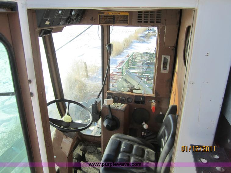 image for item 3262 1983 Gleaner L3 combine