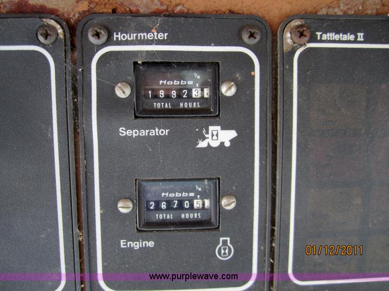 image for item 3262 1983 Gleaner L3 combine