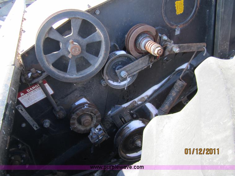 image for item 3262 1983 Gleaner L3 combine