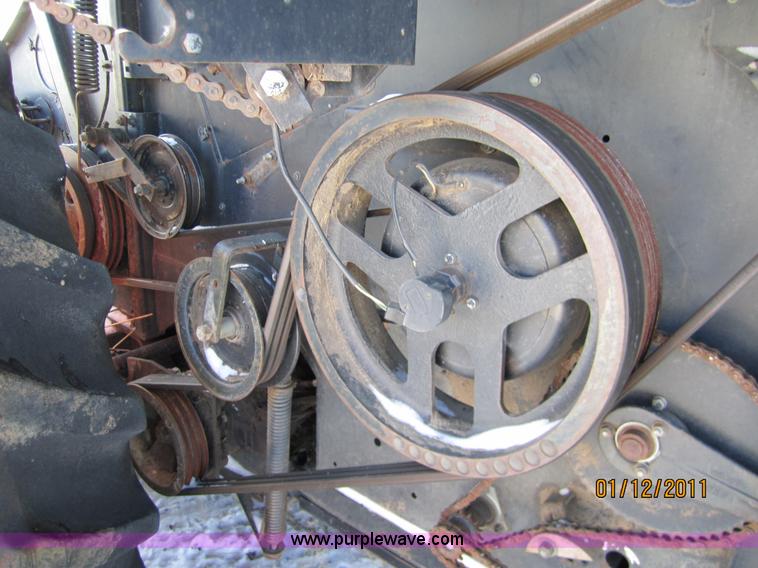 image for item 3262 1983 Gleaner L3 combine