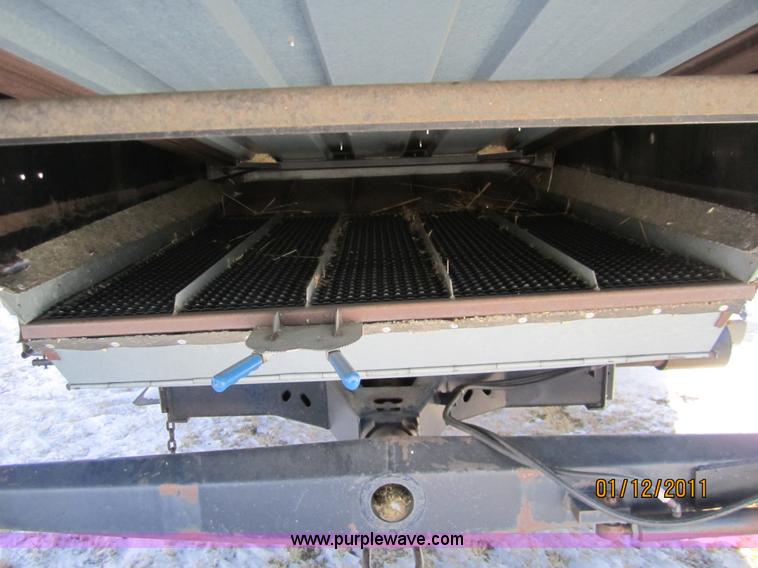 image for item 3262 1983 Gleaner L3 combine