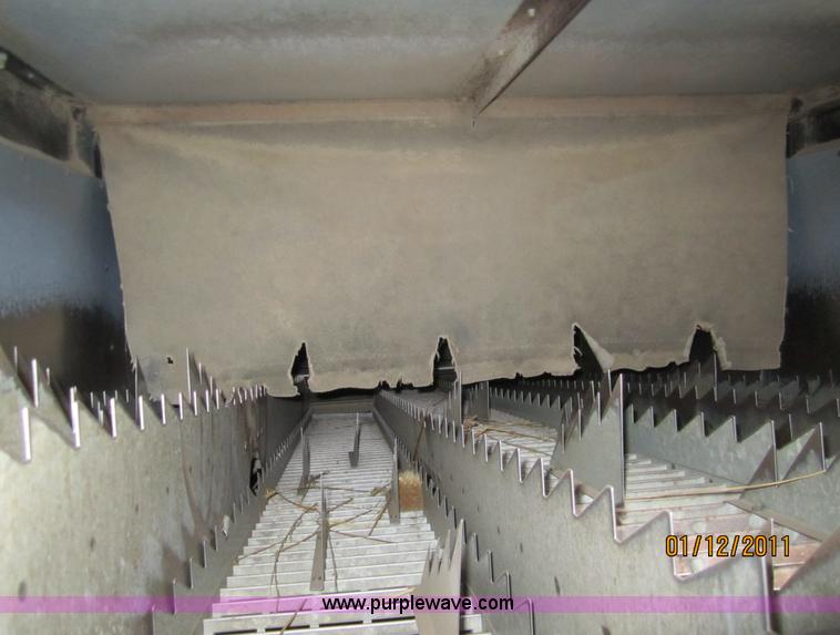 image for item 3262 1983 Gleaner L3 combine