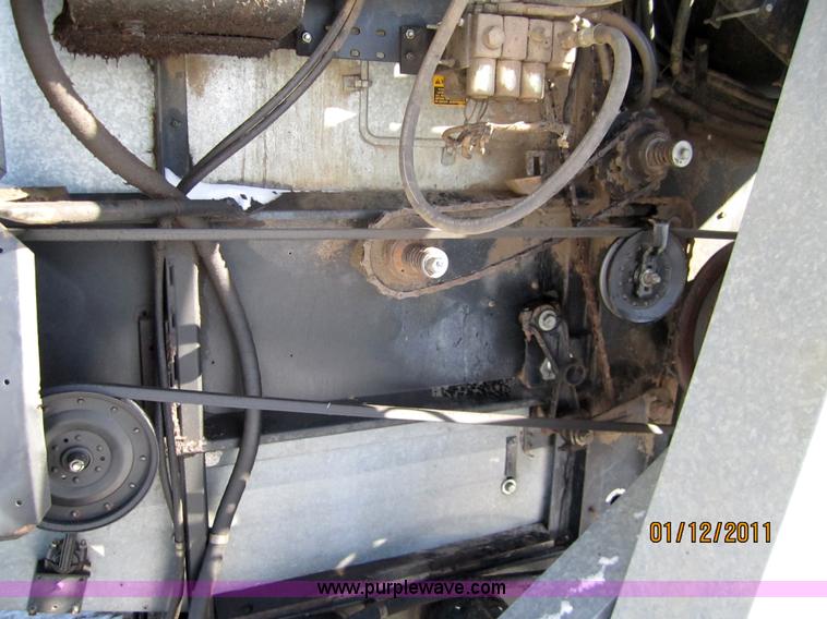 image for item 3262 1983 Gleaner L3 combine