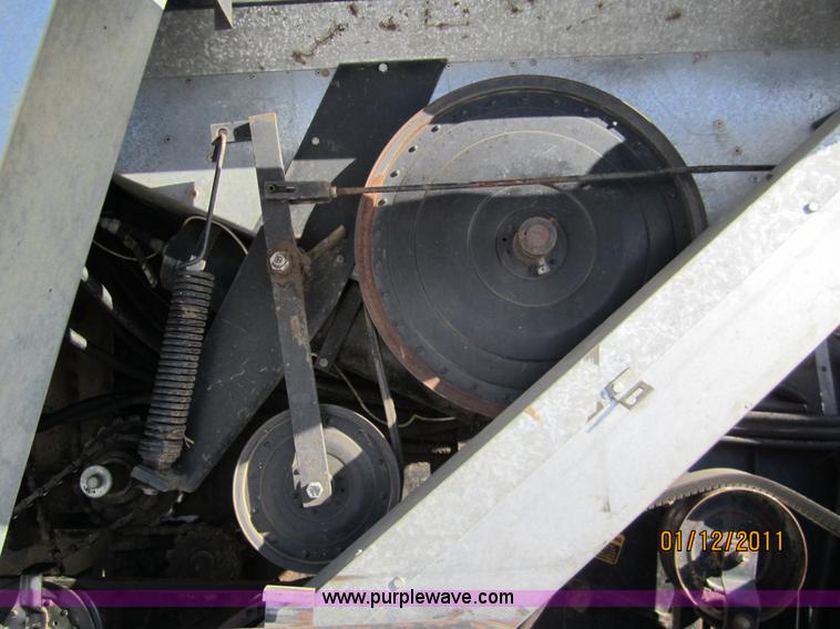 image for item 3262 1983 Gleaner L3 combine