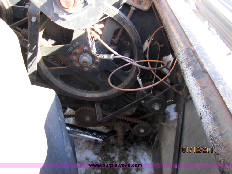 image for item 3262 1983 Gleaner L3 combine