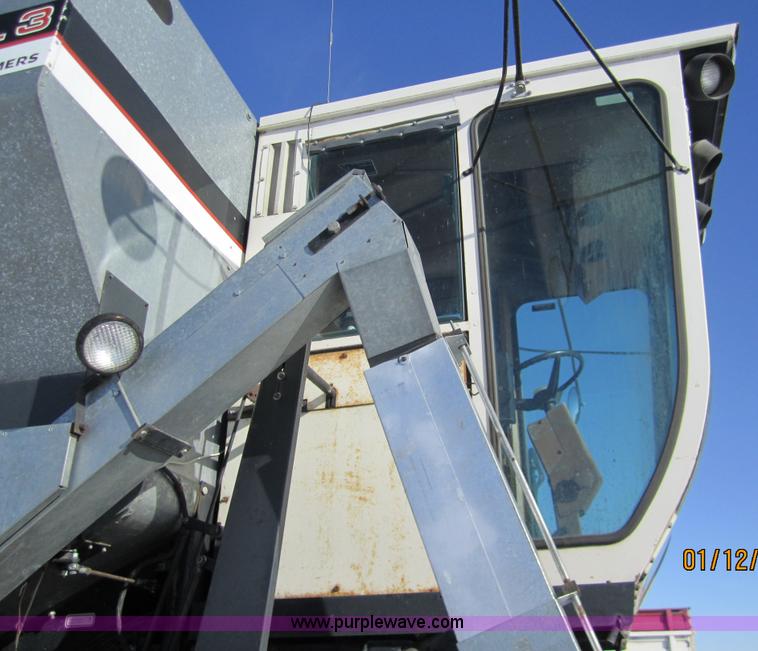 image for item 3262 1983 Gleaner L3 combine