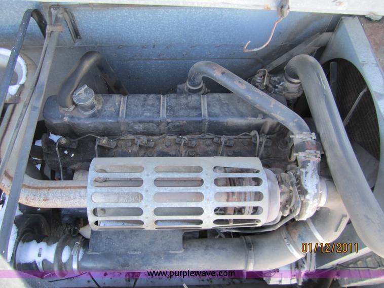 image for item 3262 1983 Gleaner L3 combine