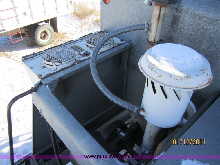 image for item 3262 1983 Gleaner L3 combine