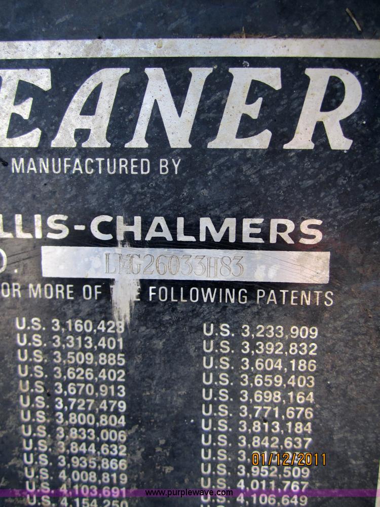 image for item 3262 1983 Gleaner L3 combine