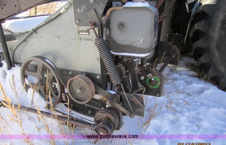 image for item 3262 1983 Gleaner L3 combine