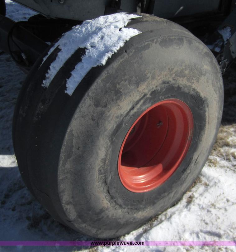 image for item 3262 1983 Gleaner L3 combine