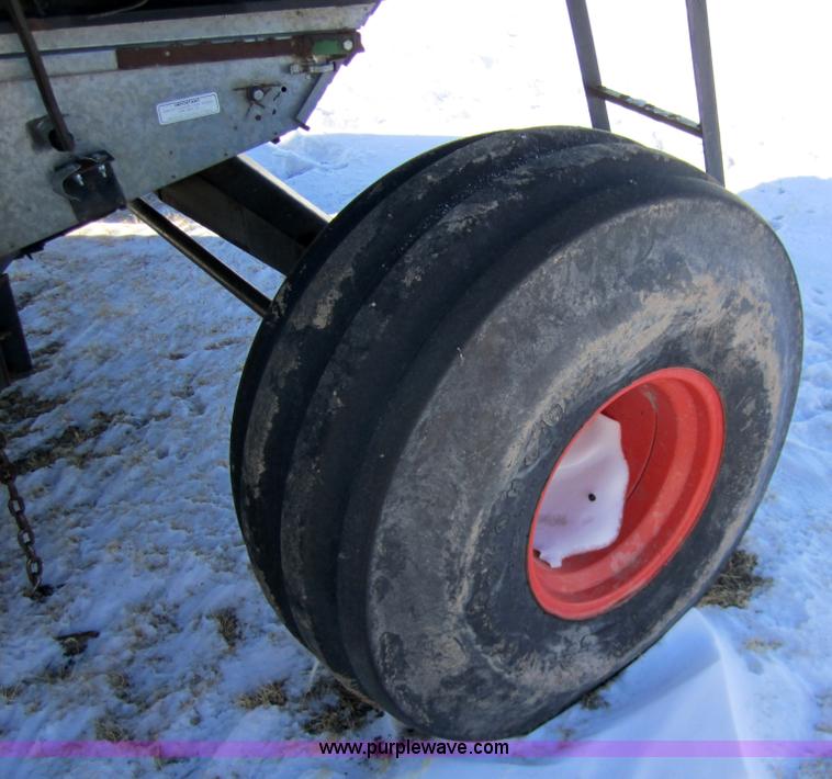 image for item 3262 1983 Gleaner L3 combine