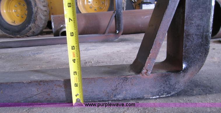 image for item 3319 Wheel loader pallet forks