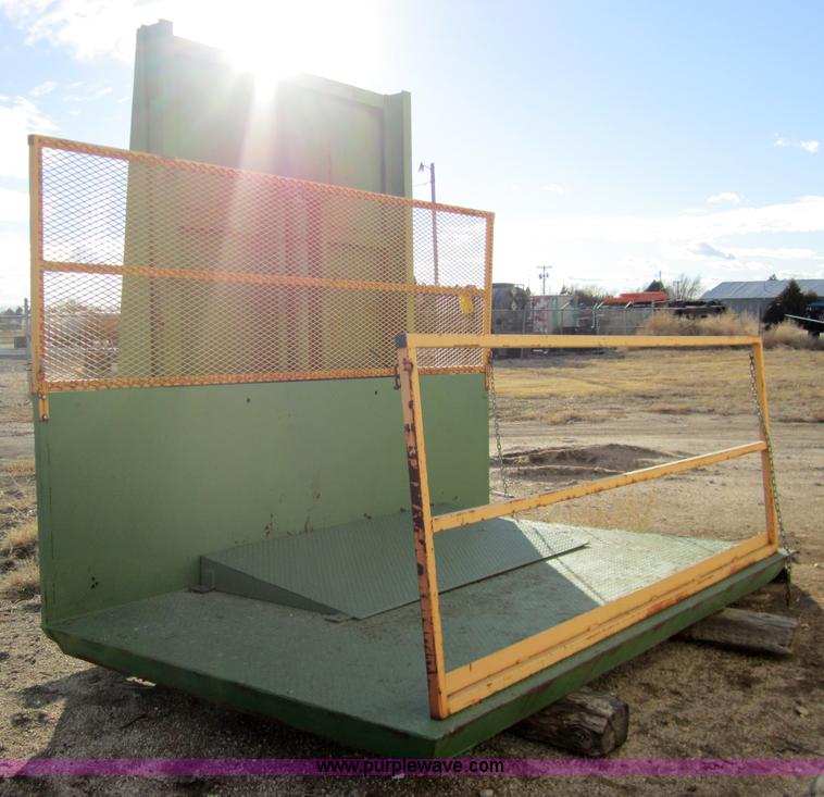 image for item 3322 Drive on dock rail lift