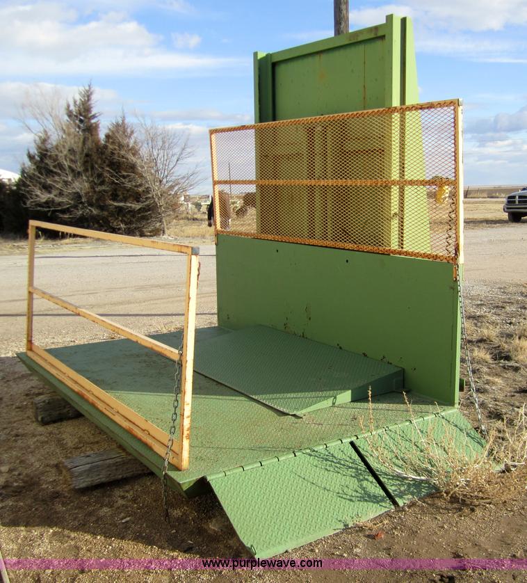 image for item 3322 Drive on dock rail lift