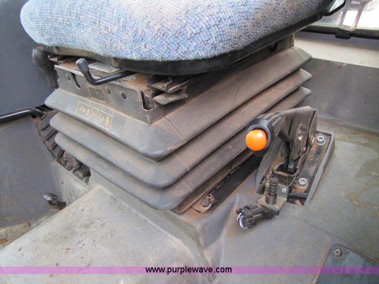 image for item 3574 2005 New Holland TN75DA MFWD tractor