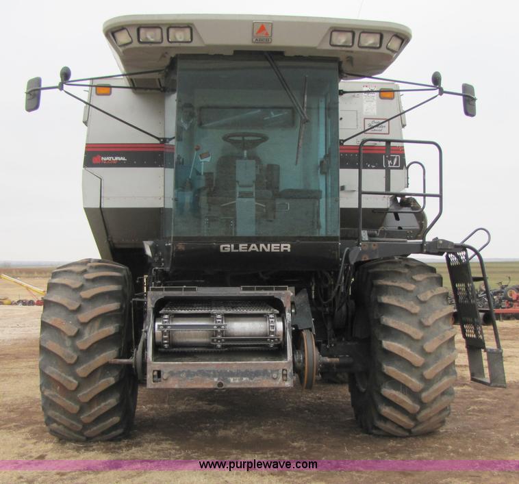image for item 3575 1999 Gleaner R72 combine