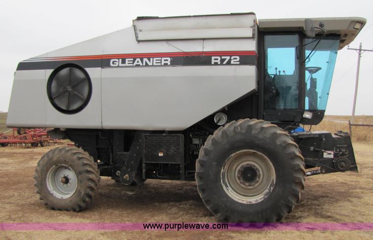 image for item 3575 1999 Gleaner R72 combine