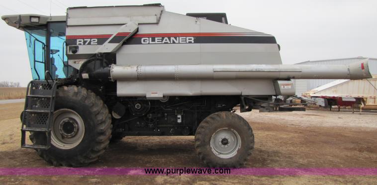 image for item 3575 1999 Gleaner R72 combine