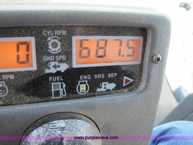 image for item 3575 1999 Gleaner R72 combine