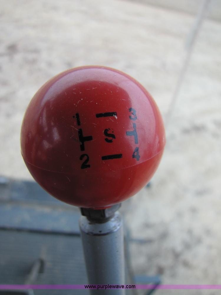 image for item 3575 1999 Gleaner R72 combine