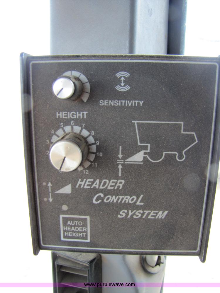 image for item 3575 1999 Gleaner R72 combine