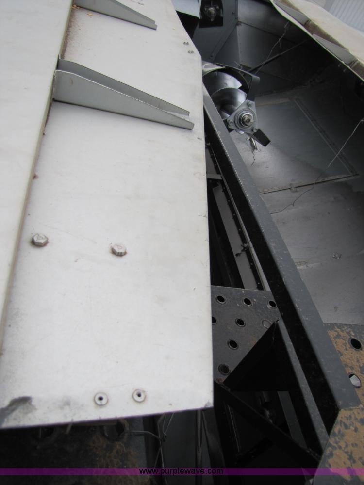 image for item 3575 1999 Gleaner R72 combine