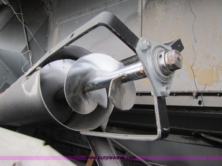 image for item 3575 1999 Gleaner R72 combine