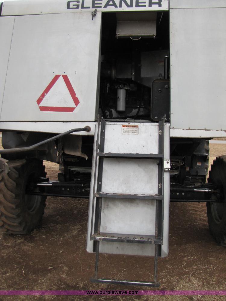 image for item 3575 1999 Gleaner R72 combine