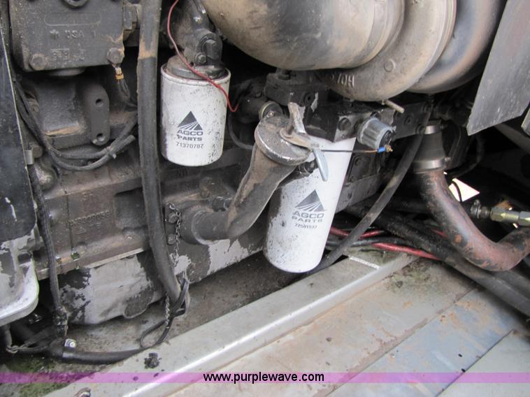 image for item 3575 1999 Gleaner R72 combine