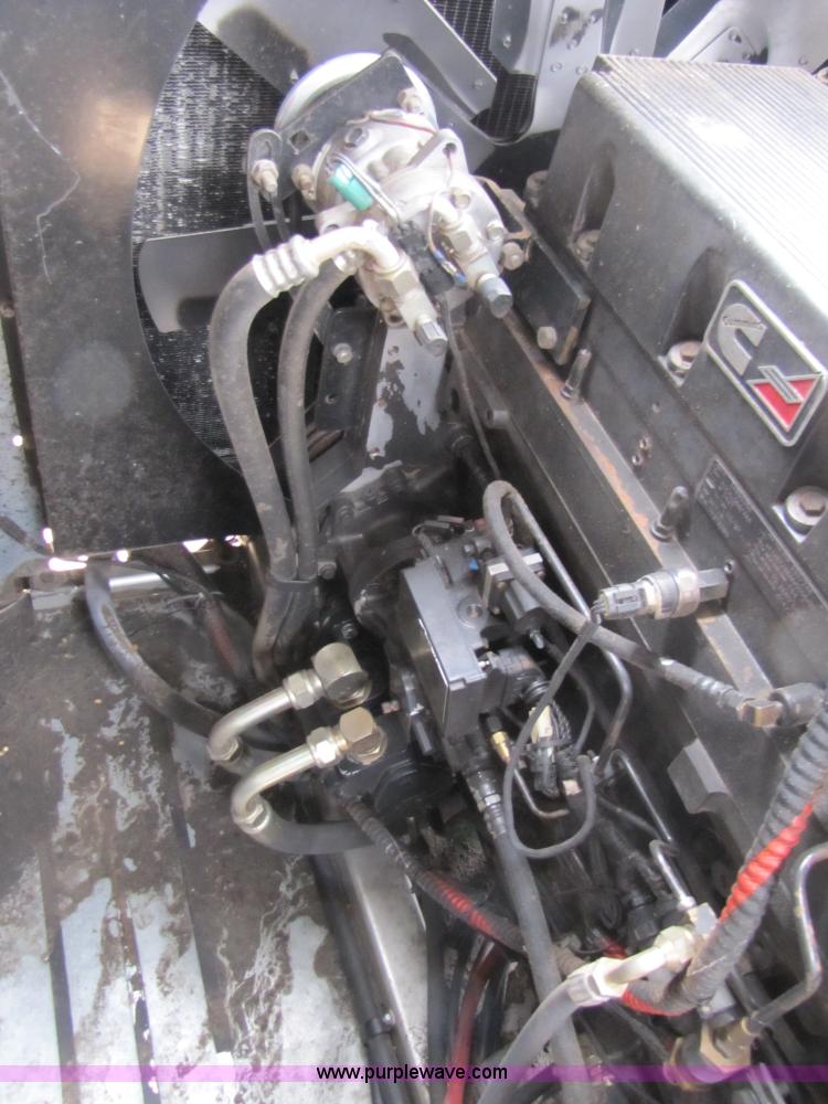 image for item 3575 1999 Gleaner R72 combine