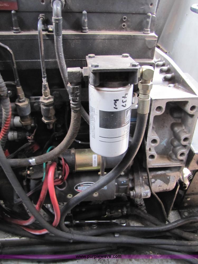 image for item 3575 1999 Gleaner R72 combine