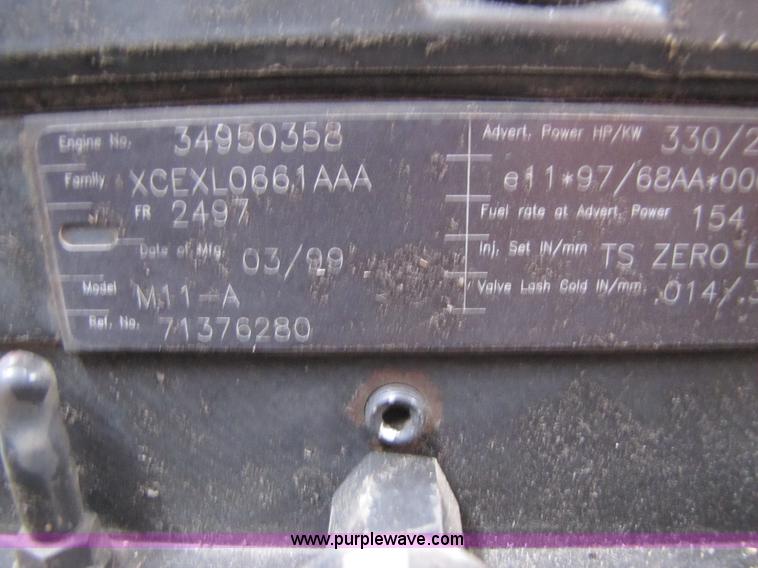 image for item 3575 1999 Gleaner R72 combine